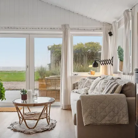 Pedersen - 50m From The Sea By Interhome *