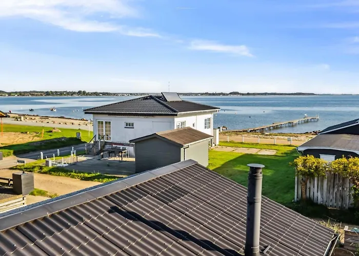 Pedersen - 50m From The Sea By Interhome *