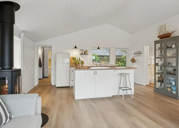 Pedersen - 50m From The Sea By Interhome