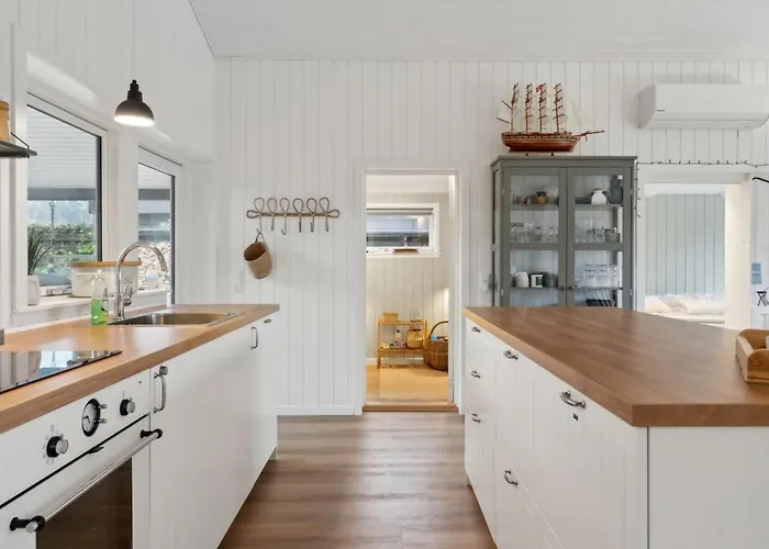 Holiday home Pedersen - 50m From The Sea By Interhome Sjolund